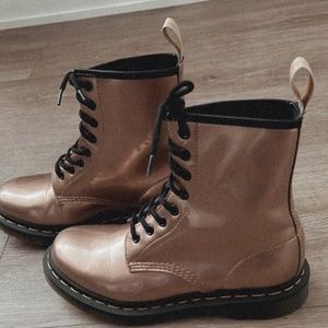 Dr. Martens Pascal 8 hole gold patent boot